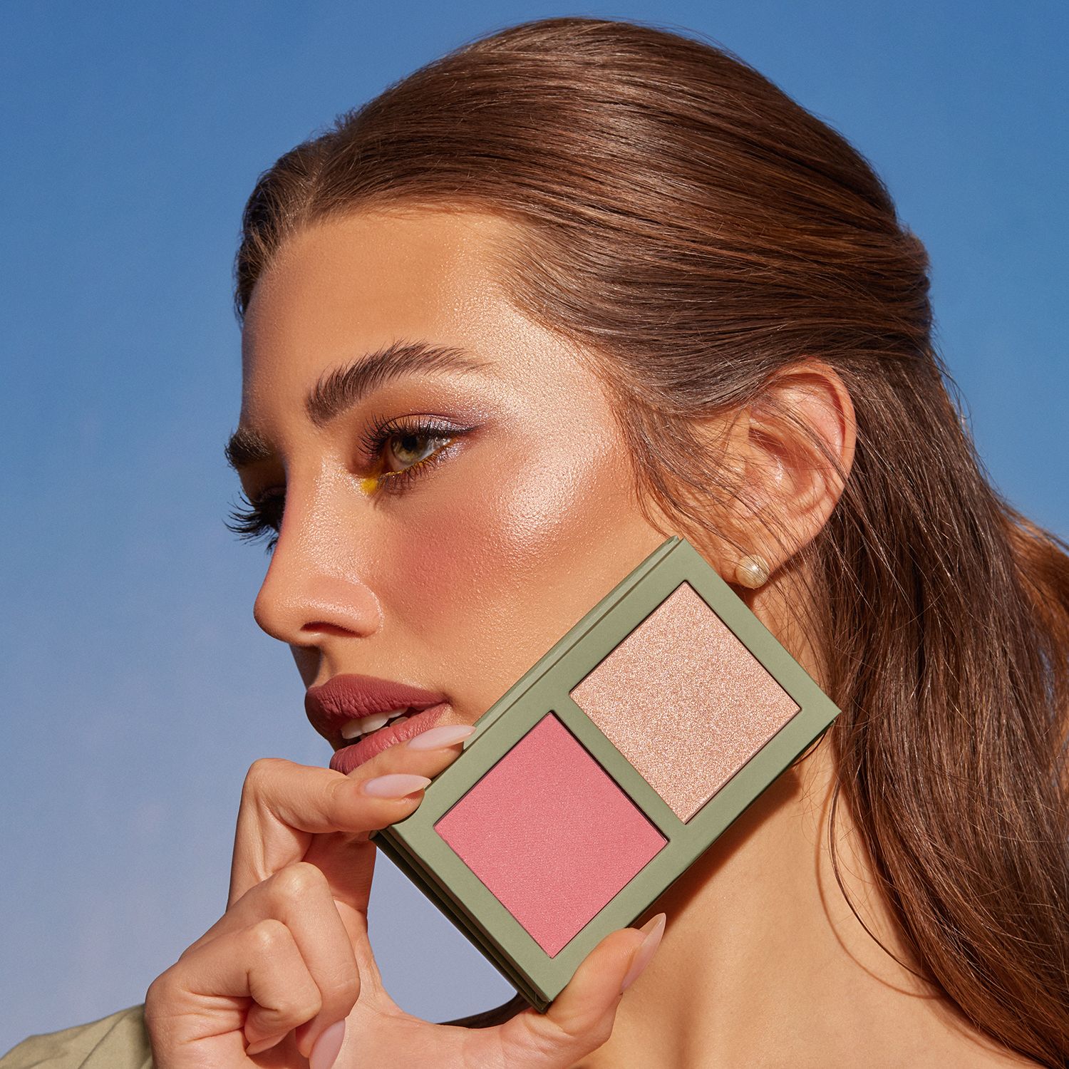 wycon_feel-the-vibe-face-palette_modella%281%29
